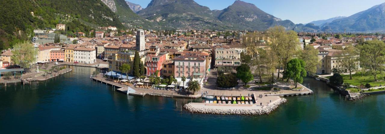 Bellavista Lakefront Hotel & Apartments Riva del Garda Exteriör bild