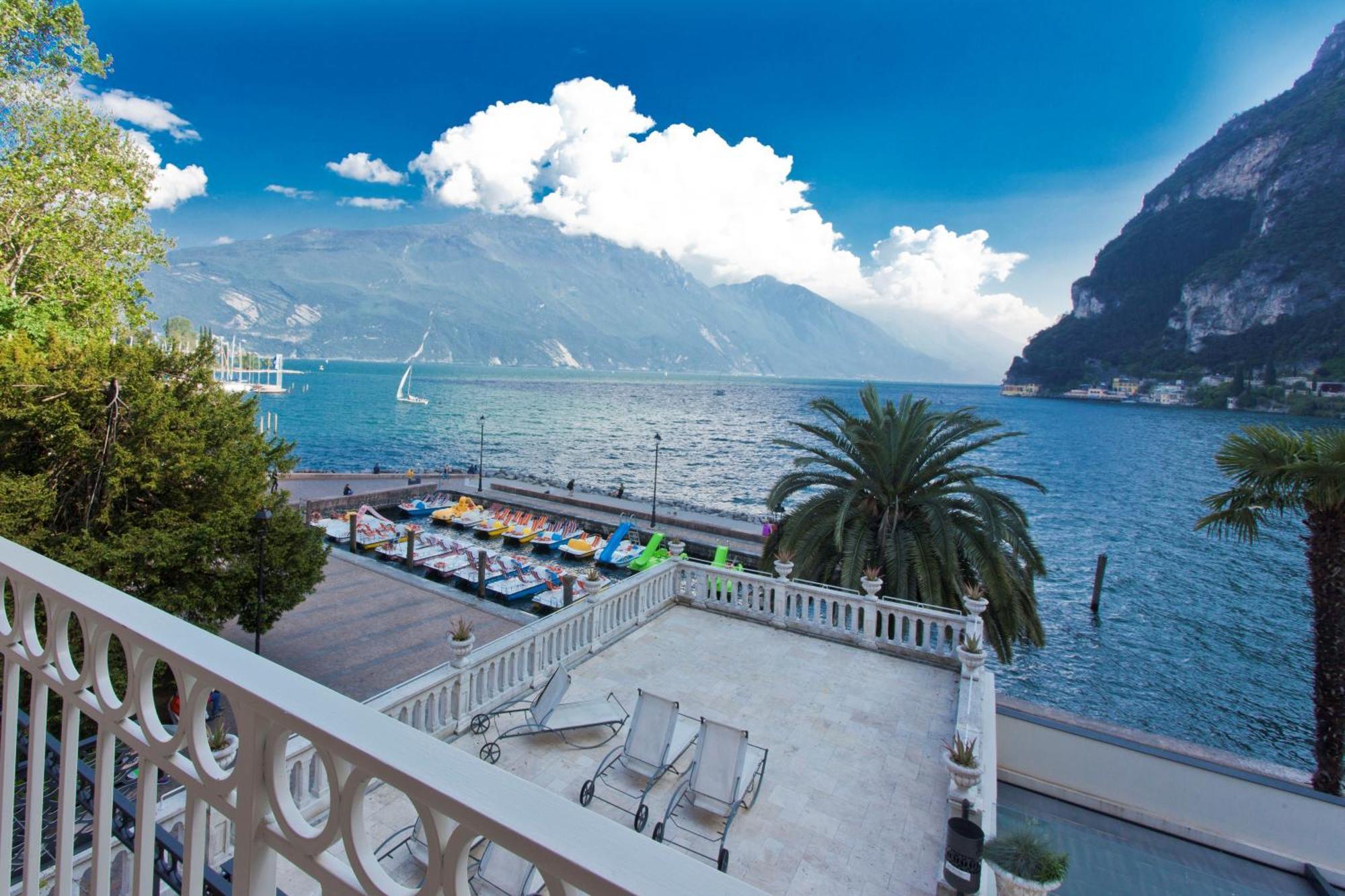 Bellavista Lakefront Hotel & Apartments Riva del Garda Exteriör bild