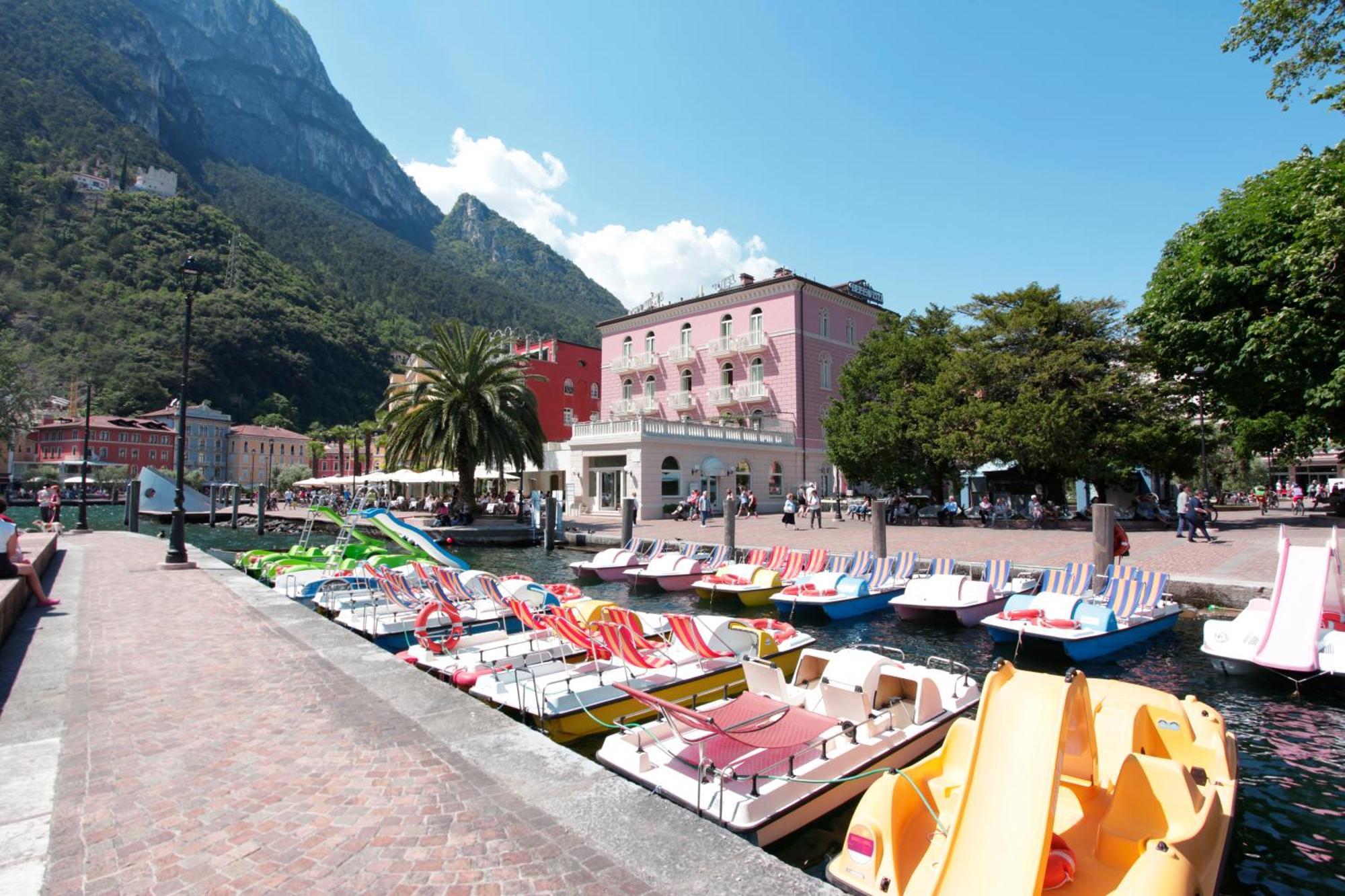 Bellavista Lakefront Hotel & Apartments Riva del Garda Exteriör bild